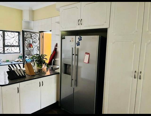 4 BEDROOM HOUSE FOR SALE IN DOWERGLEN EXT 4